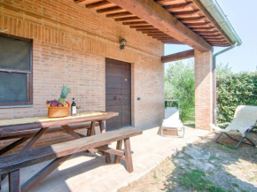 Snug Farmhouse in Castiglione del Lago with Pool Pucciarelli